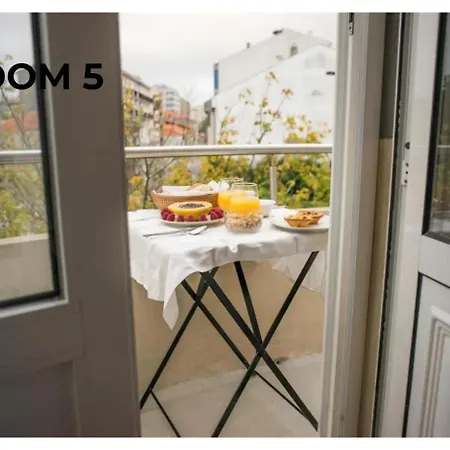 Bcharming House בית הארחה 3*